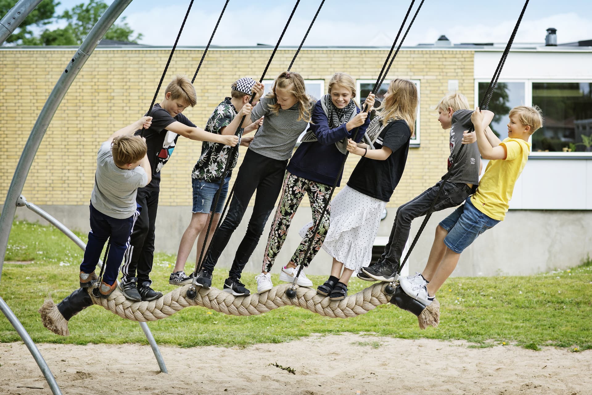 other robinia playground swings - reference image